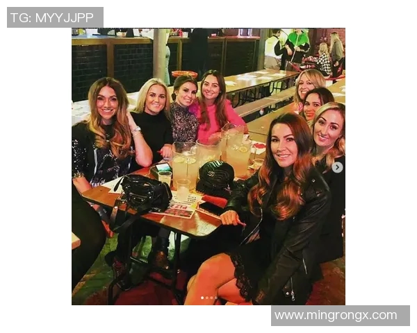 足球明星妻子美丽头像大集合展现她们的风采与魅力